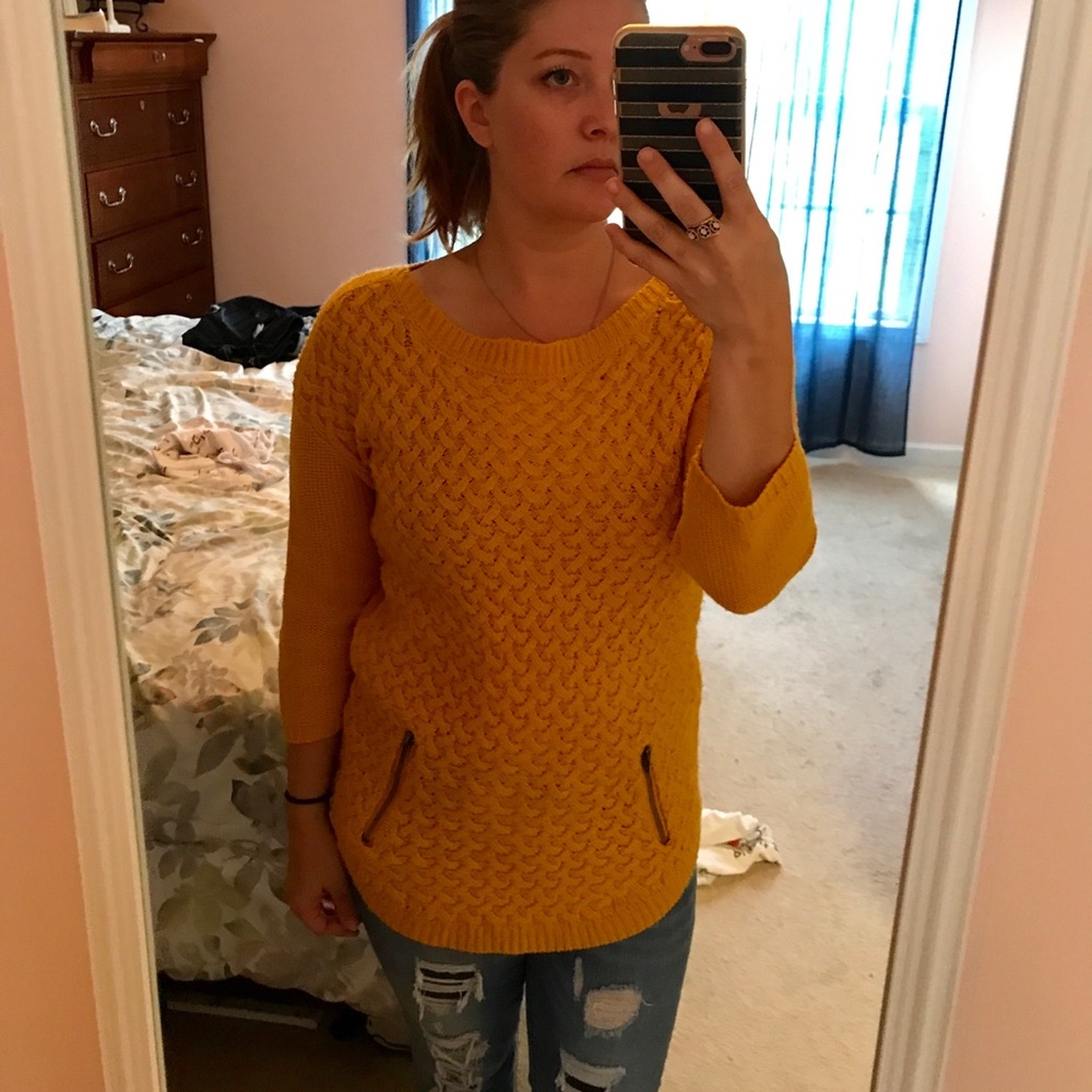 Half sleeve sweater